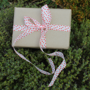 Mise en situation des rubans pour un emballage cadeau