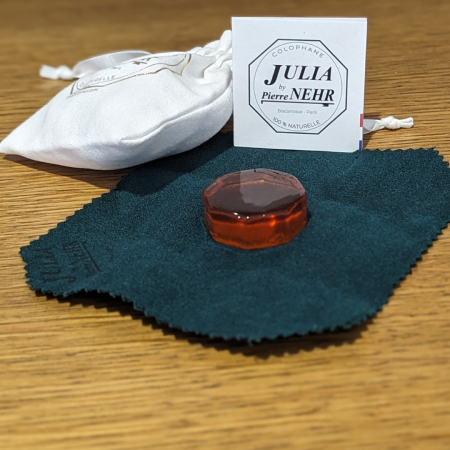 HOLISTE – Découpe numérique de forme en suédine pour des colophanes de violon