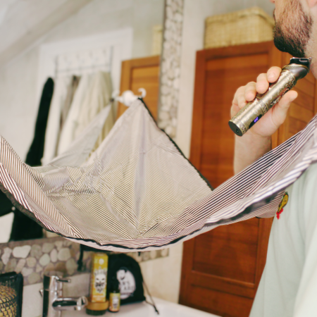 MEN’S BEARD : Un tablier de rasage 2 en 1 innovant pour barbiers
