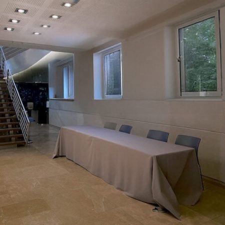 ESPACE DIDEROT – Rouleaux de feutrine ignifugée M1 pour des nappes sécurisée lors des événements professionnels